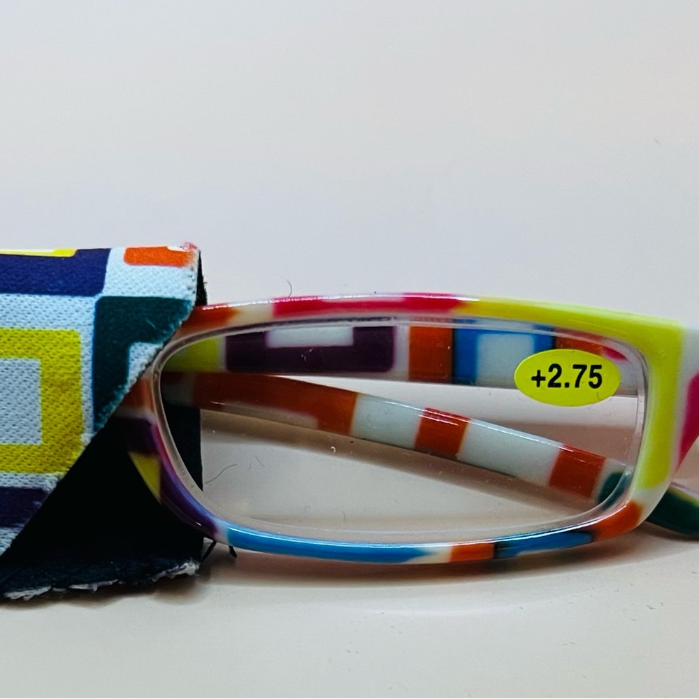 NEW GEOMETRIC NARROW READERS. FEATURES MULTI-COLOR DESIGN WITH MATCHING CASE